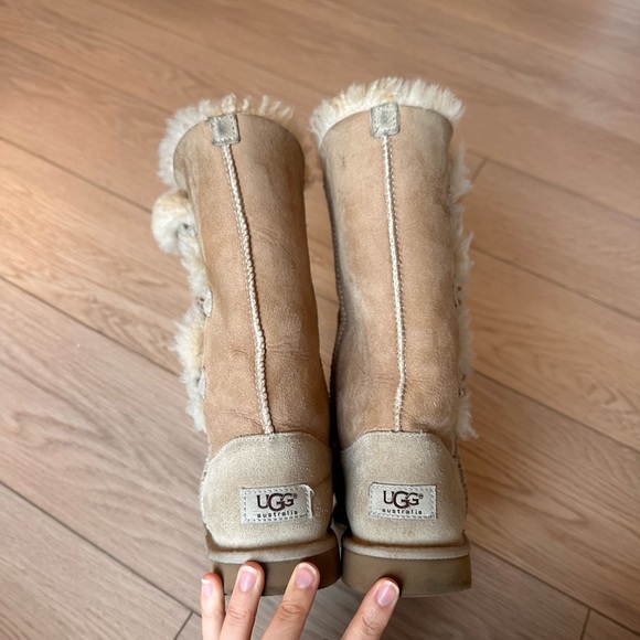 UGG Women's Bailey Button Triplet II Water Resistant Boots - Size 5 - Picture 4 of 8